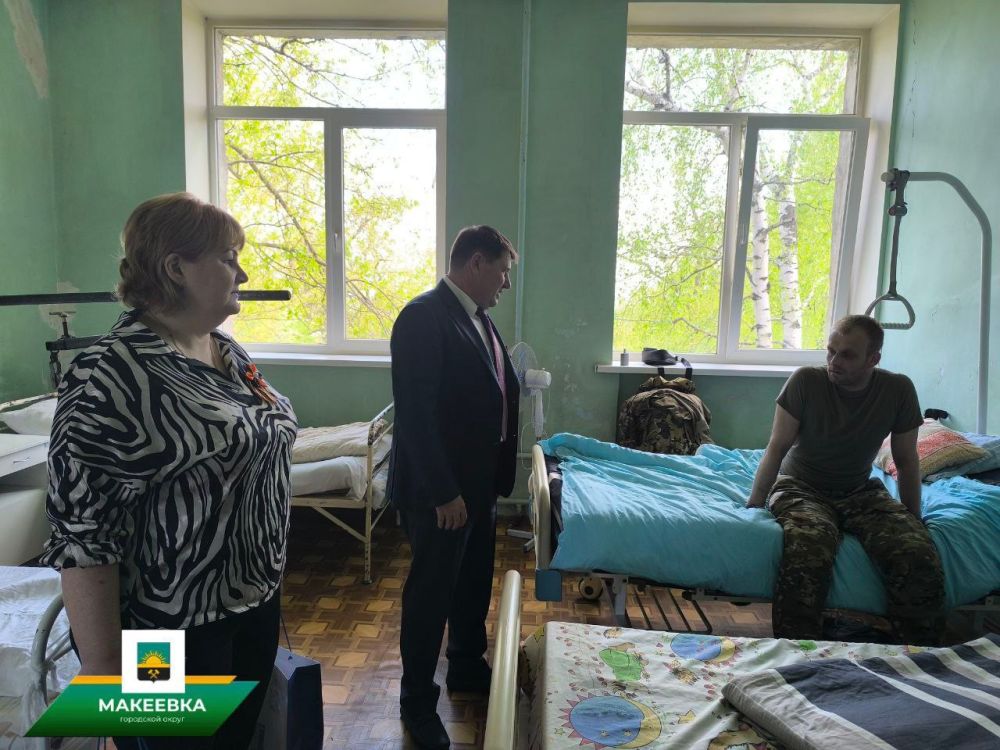 Глава Макеевки в преддверии Дня Победы проведал защитников Отечества, которые проходят лечение в медицинском учреждении Глава Макеевки в преддверии Дня Победы проведал защитников Отечества, которые проходят лечение в медицинском учреждении