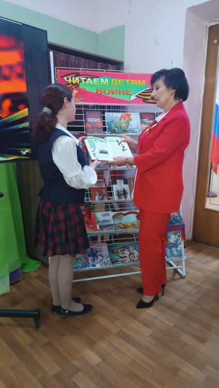 Валентина Харлашка: Читаем книги о войне. Сегодня, 05.06.2025, в преддверии Дня Победы, присоединилась к ежегодной патриотической акции «Читаем детям о войне», посвященной 80-летию Победы в Великой Отечественной войне Валентина Харлашка: Читаем книги о войне. Сегодня, 05.06.2025, в преддверии Дня Победы, присоединилась к ежегодной патриотической акции «Читаем детям о войне», посвященной 80-летию Победы в Великой Отечественной войне