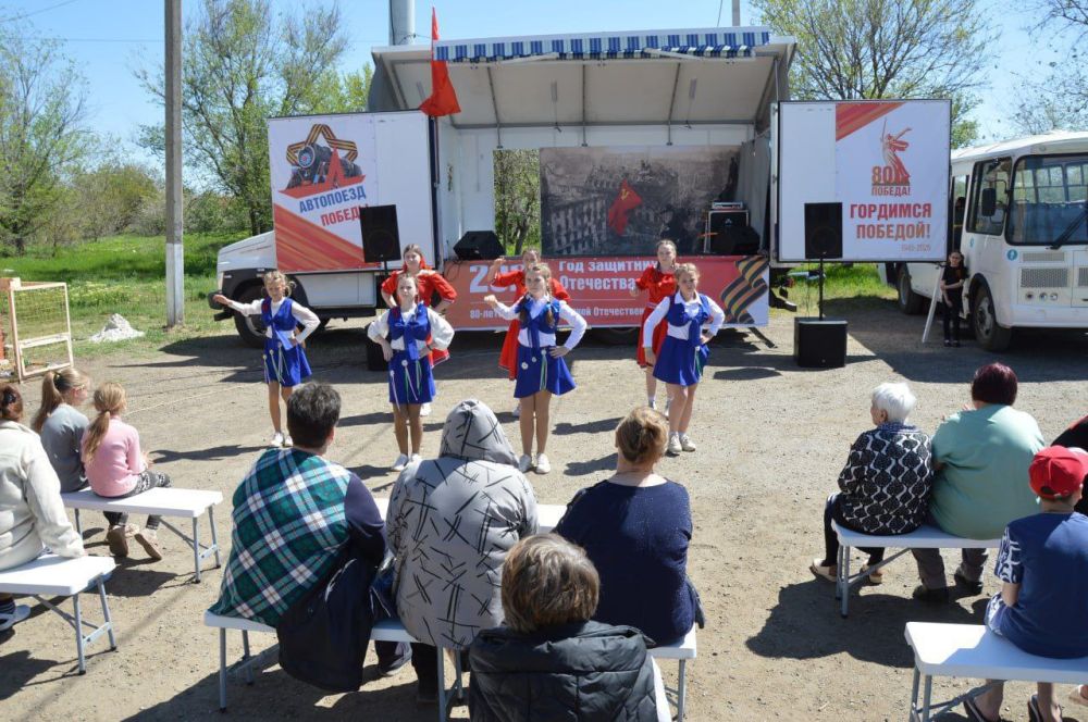 «Автопоезд Победы» Володарского Дома культуры отправился в с. Гранитное «Автопоезд Победы» Володарского Дома культуры отправился в с. Гранитное