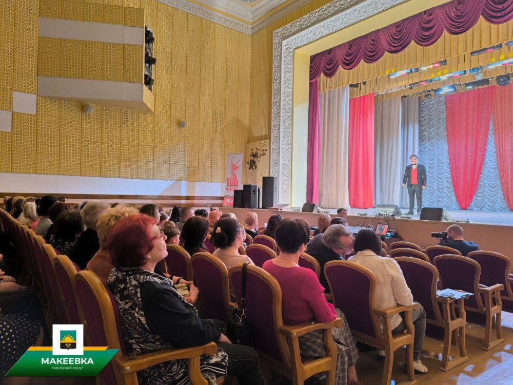 В Макеевке прошёл концерт академического ансамбля песни и танца «Донбасс» В Макеевке прошёл концерт академического ансамбля песни и танца «Донбасс»