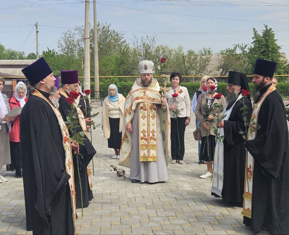 В Ясиноватой состоялся крестный ход, посвящённый 80-летию Великой Победы В Ясиноватой состоялся крестный ход, посвящённый 80-летию Великой Победы