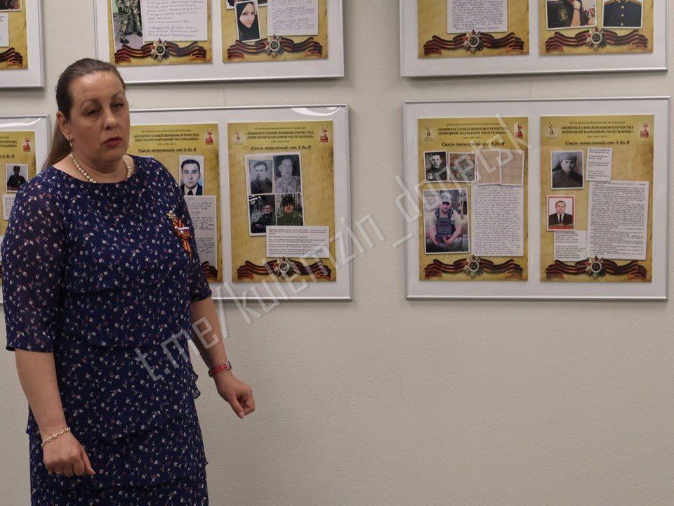 Сегодня, к 80-летию Победы и в рамках Года защитника Отечества, в Центральной городской библиотеке открылась выставка «Связь поколений: от А до Я», организованная Комитетом семей воинов Отечества Донецкой Народной Республики Сегодня, к 80-летию Победы и в рамках Года защитника Отечества, в Центральной городской библиотеке открылась выставка «Связь поколений: от А до Я», организованная Комитетом семей воинов Отечества Донецкой Народной Республики
