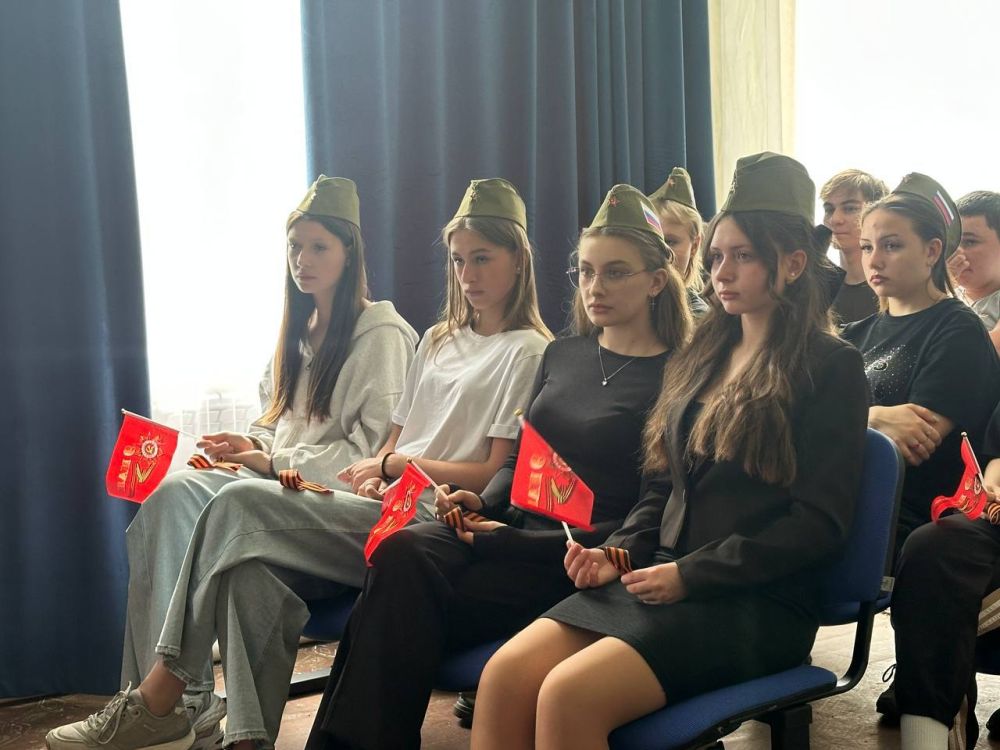 Сегодня в ГБОУ «СШ №12 им. М.Толстых» прошла лекция о значении георгиевской ленточки — символа мужества, доблести и победы Сегодня в ГБОУ «СШ №12 им. М.Толстых» прошла лекция о значении георгиевской ленточки — символа мужества, доблести и победы