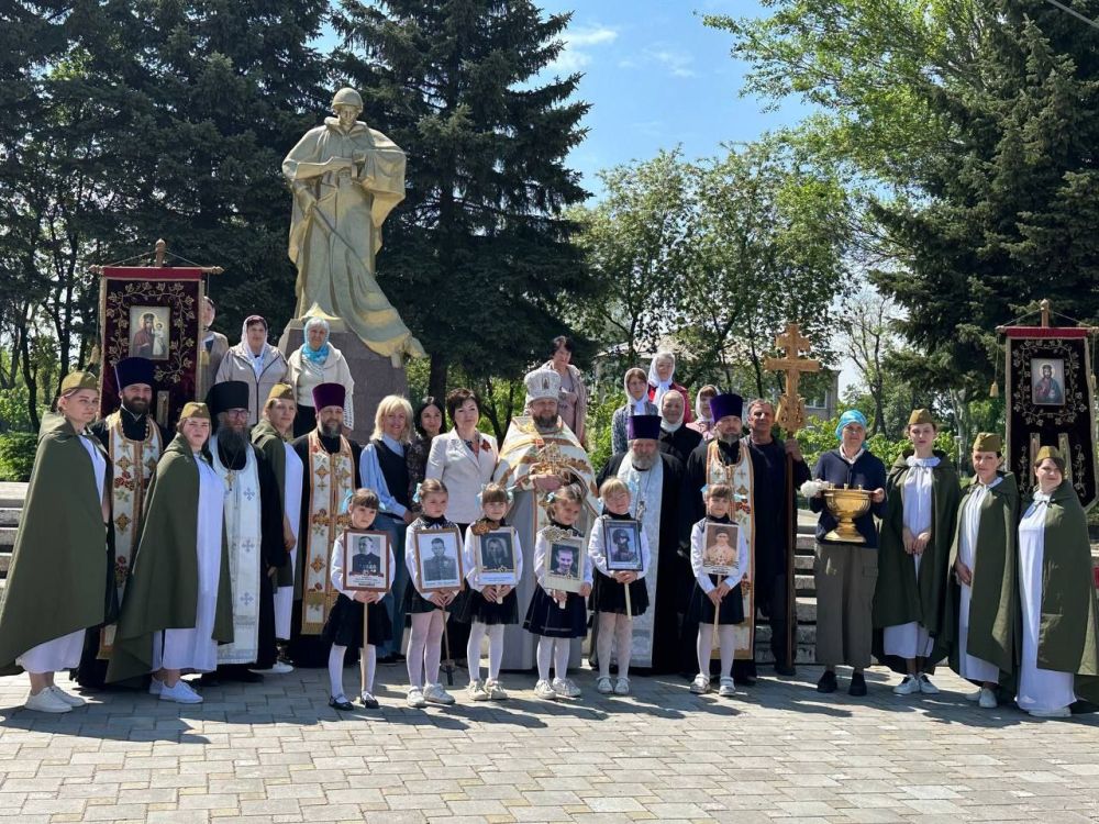 В Ясиноватой состоялся крестный ход, посвящённый 80-летию Великой Победы В Ясиноватой состоялся крестный ход, посвящённый 80-летию Великой Победы