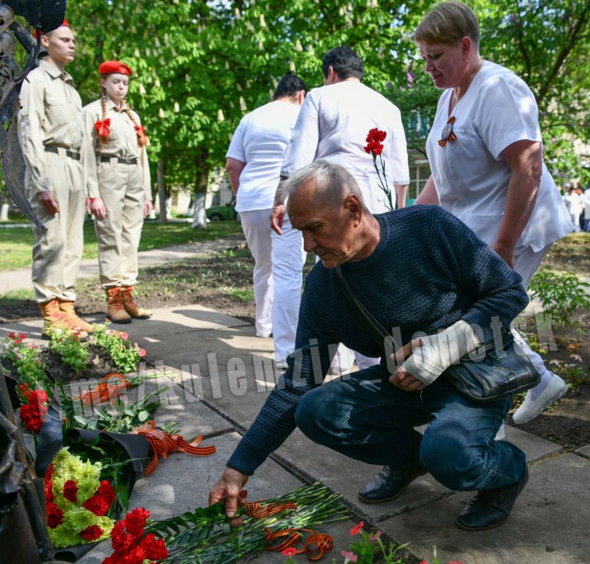Алексей Кулемзин: Сегодня на территории городской больницы № 9 открыли памятный знак, посвящённый медицинским работникам, погибшим в годы Великой Отечественной войны Алексей Кулемзин: Сегодня на территории городской больницы № 9 открыли памятный знак, посвящённый медицинским работникам, погибшим в годы Великой Отечественной войны