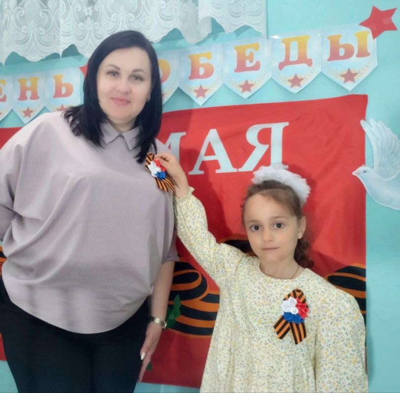 Дошкольники Ждановки присоединились к акции «Георгиевская ленточка» Дошкольники Ждановки присоединились к акции «Георгиевская ленточка»