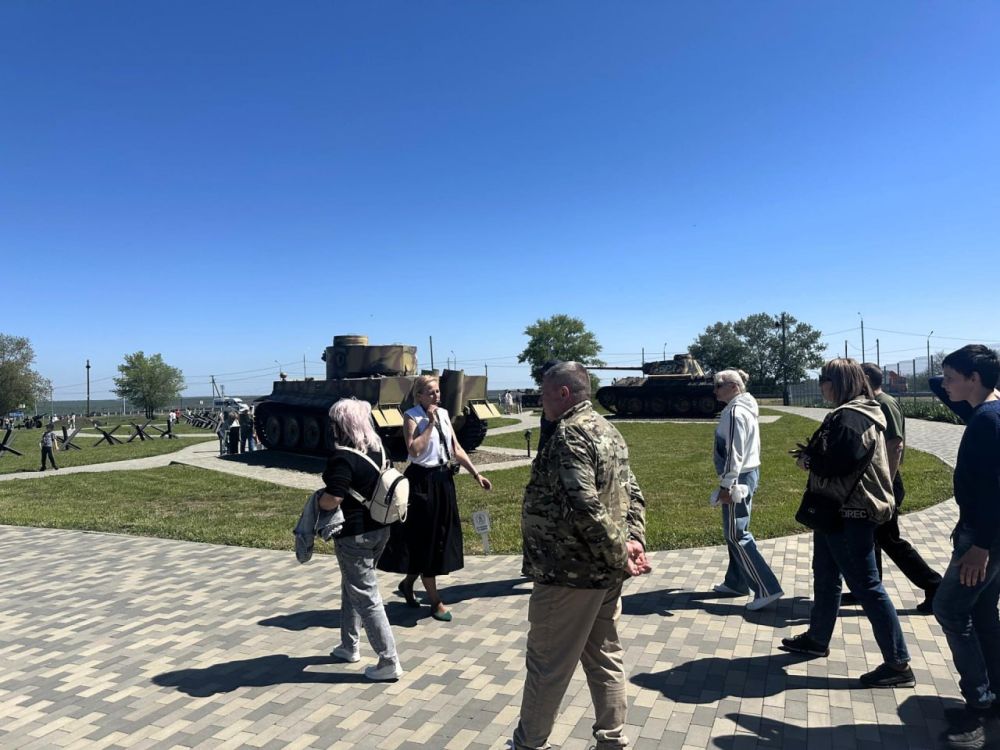 Ветераны-подопечные филиала фонда почтили память советских солдат на «Самбекских высотах» Ветераны-подопечные филиала фонда почтили память советских солдат на «Самбекских высотах»