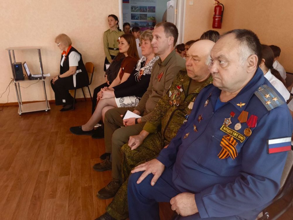 Александр Шатов: В преддверии 80-летия Великой Победы в шахтерской школе №11 состоялось торжественное мероприятие, посвященное подвигу советского народа в годы Великой Отечественной войны Александр Шатов: В преддверии 80-летия Великой Победы в шахтерской школе №11 состоялось торжественное мероприятие, посвященное подвигу советского народа в годы Великой Отечественной войны