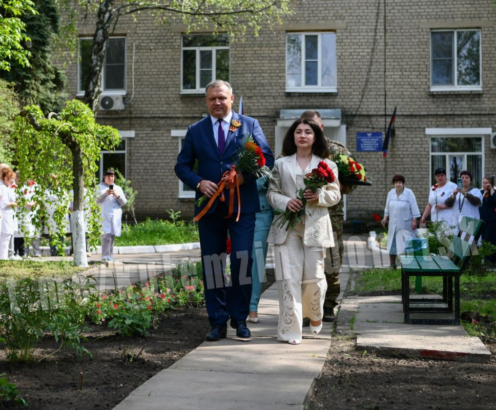 Алексей Кулемзин: Сегодня на территории городской больницы № 9 открыли памятный знак, посвящённый медицинским работникам, погибшим в годы Великой Отечественной войны Алексей Кулемзин: Сегодня на территории городской больницы № 9 открыли памятный знак, посвящённый медицинским работникам, погибшим в годы Великой Отечественной войны