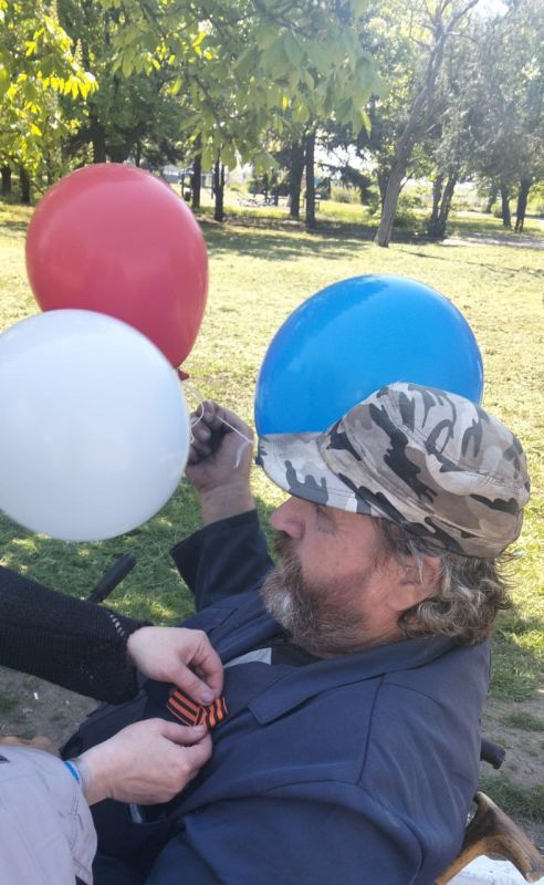 В рамках партийного проекта #ИсторическаяПамять 5 мая Красновская библиотека присоединилась к патриотической акции "Георгиевская лента" В рамках партийного проекта #ИсторическаяПамять 5 мая Красновская библиотека присоединилась к патриотической акции "Георгиевская лента"