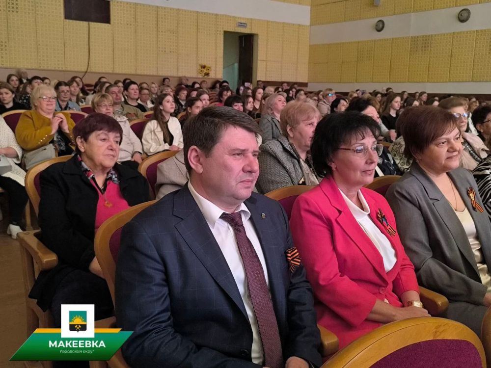 В Макеевке прошёл концерт академического ансамбля песни и танца «Донбасс» В Макеевке прошёл концерт академического ансамбля песни и танца «Донбасс»