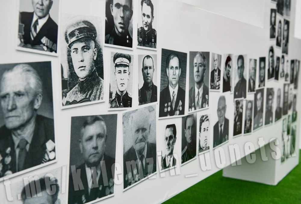В Донецке установили арт-объект «Победа» на главной площади города В Донецке установили арт-объект «Победа» на главной площади города