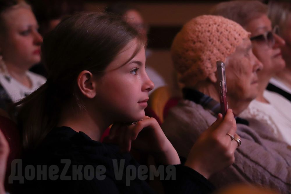 Остались два концерта: ансамбль "Донбасс" завершает гастроли ко Дню Победы и Дню Республики Остались два концерта: ансамбль "Донбасс" завершает гастроли ко Дню Победы и Дню Республики