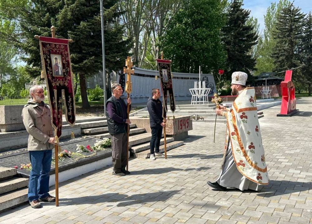В Ясиноватой состоялся крестный ход, посвящённый 80-летию Великой Победы В Ясиноватой состоялся крестный ход, посвящённый 80-летию Великой Победы