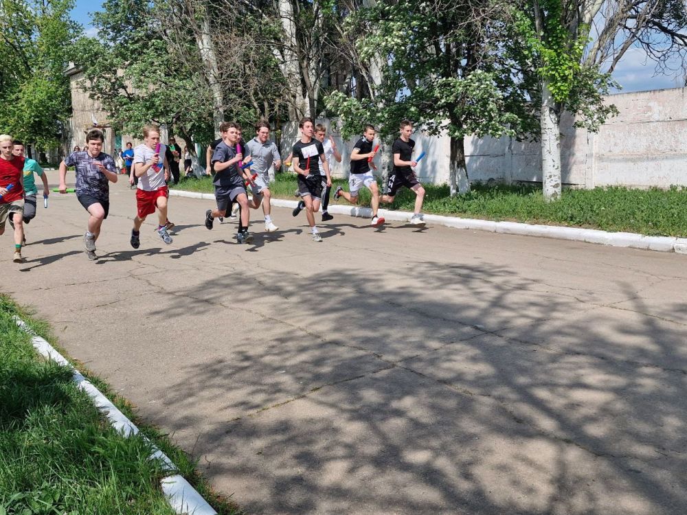 5 мая 2025 года в городском парке им. Чехова прошла Харцызская городская легкоатлетическая эстафета среди учебных заведений, посвященная Дню Победы 5 мая 2025 года в городском парке им. Чехова прошла Харцызская городская легкоатлетическая эстафета среди учебных заведений, посвященная Дню Победы