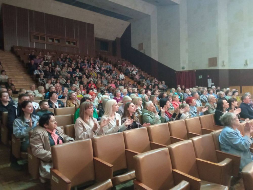 Сегодня, 5 мая в преддверии 80-й годовщины Победы в Великой Отечественной Войне в Доме Науки и Техники состоялся праздничный концерт Заслуженного государственного академического ансамбля песни и танца «Донбасс» Сегодня, 5 мая в преддверии 80-й годовщины Победы в Великой Отечественной Войне в Доме Науки и Техники состоялся праздничный концерт Заслуженного государственного академического ансамбля песни и танца «Донбасс»