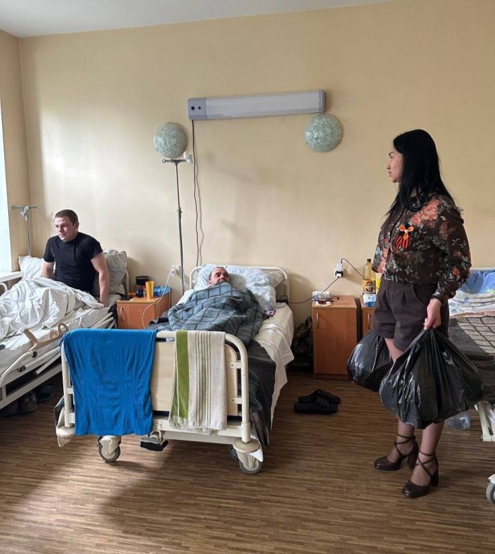 Активистки Женского движения Единой России Ясиноватой поздравили раненых военнослужащих с Днём Победы! Активистки Женского движения Единой России Ясиноватой поздравили раненых военнослужащих с Днём Победы!