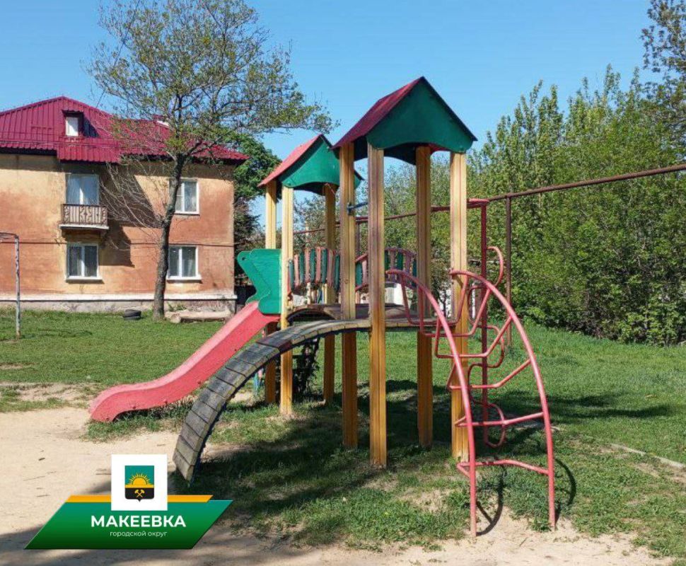 В Макеевке ведутся работы по восстановлению и благоустройству детских площадок В Макеевке ведутся работы по восстановлению и благоустройству детских площадок