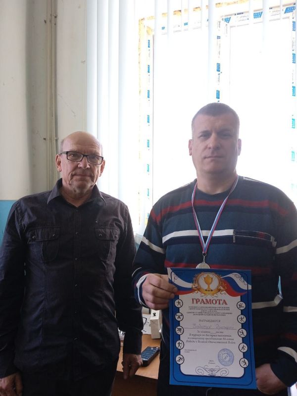 Турнир по шахматам. 3 мая в клубе "Металлург" царила атмосфера напряженного соперничества и интеллектуального азарта Турнир по шахматам. 3 мая в клубе "Металлург" царила атмосфера напряженного соперничества и интеллектуального азарта