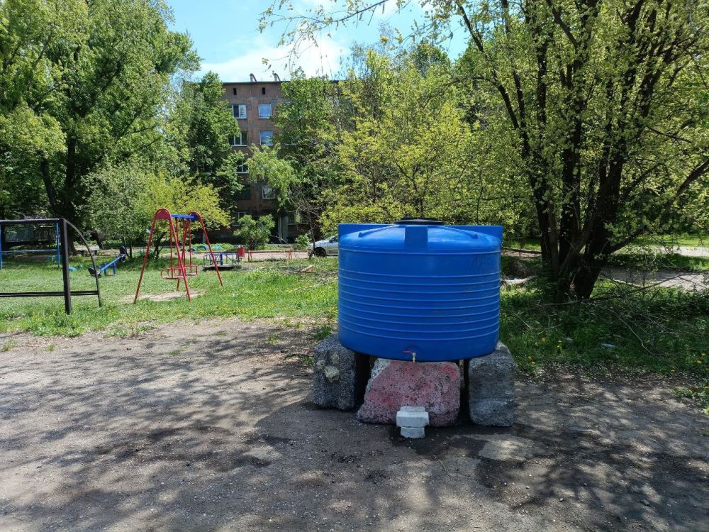 Сергей Желновач: В связи со сложной ситуацией водоснабжения на территории города Дебальцево, администрацией городского округа Дебальцево в микрорайоне Восточный организованы дополнительные ёмкости для забора воды населением Сергей Желновач: В связи со сложной ситуацией водоснабжения на территории города Дебальцево, администрацией городского округа Дебальцево в микрорайоне Восточный организованы дополнительные ёмкости для забора воды населением