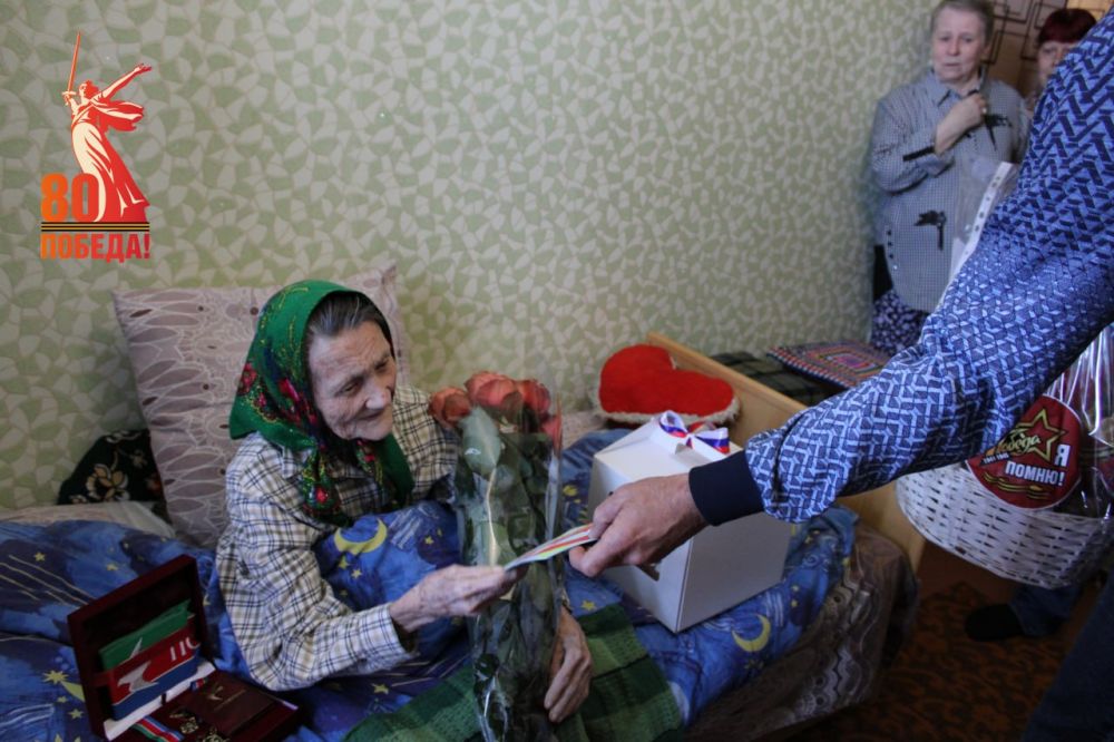 В канун 80-летнего юбилея Великой Победы звания Почетный гражданин города Горловки была удостоена ветеран Великой Отечественной войны Татьяна Стефановна Трофимова В канун 80-летнего юбилея Великой Победы звания Почетный гражданин города Горловки была удостоена ветеран Великой Отечественной войны Татьяна Стефановна Трофимова