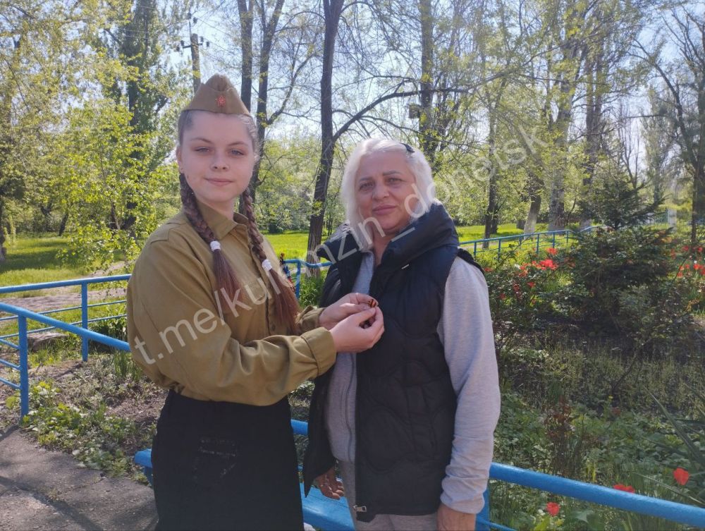 Алексей Кулемзин: В преддверии Дня Победы в Донецке прошла акция по раздаче Георгиевских лент Алексей Кулемзин: В преддверии Дня Победы в Донецке прошла акция по раздаче Георгиевских лент