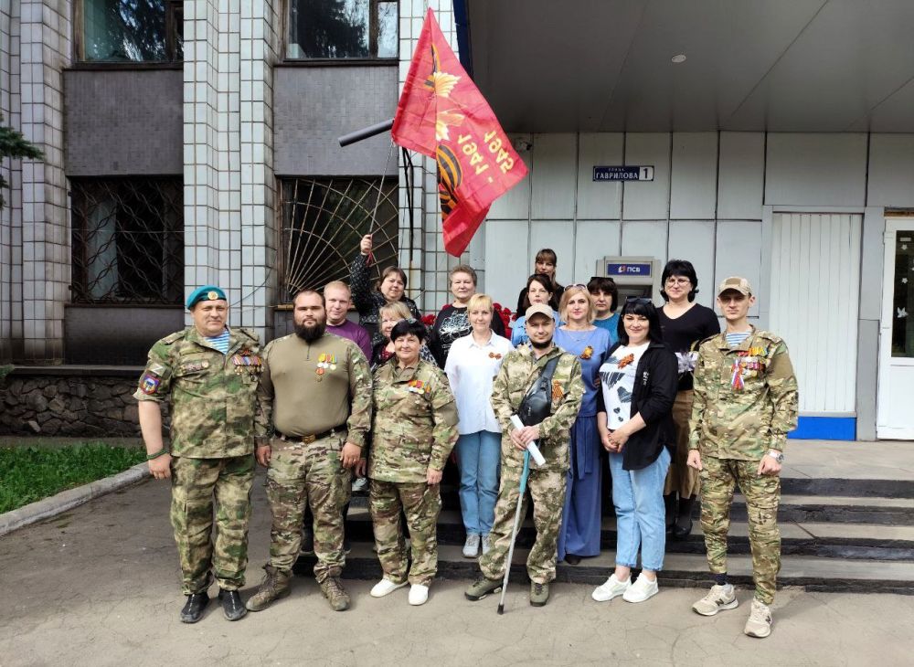 Макеевскую школу №104 посетили ветераны-защитники Донбасса Макеевскую школу №104 посетили ветераны-защитники Донбасса