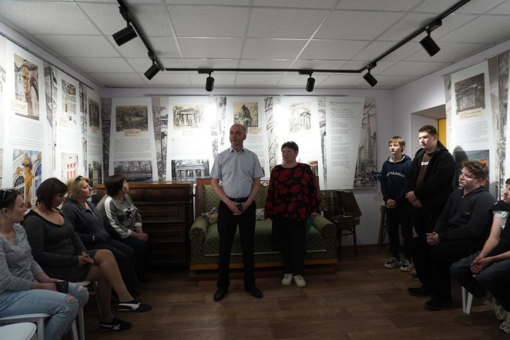 К 80-летию Победы в Великой Отечественной Войне ГМЗ "Царское Село" представили в Володарском краеведческом музее выставку "Красота вовек неистребима" К 80-летию Победы в Великой Отечественной Войне ГМЗ "Царское Село" представили в Володарском краеведческом музее выставку "Красота вовек неистребима"