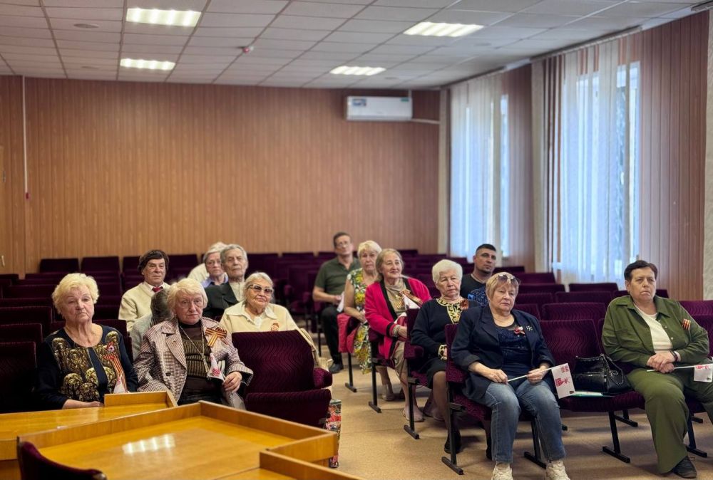 Сегодня состоялась встреча с жителями района, которую провел руководитель Управы Буденновского внутригородского района Администрации городского округа Донецк Михаил Меренков Сегодня состоялась встреча с жителями района, которую провел руководитель Управы Буденновского внутригородского района Администрации городского округа Донецк Михаил Меренков