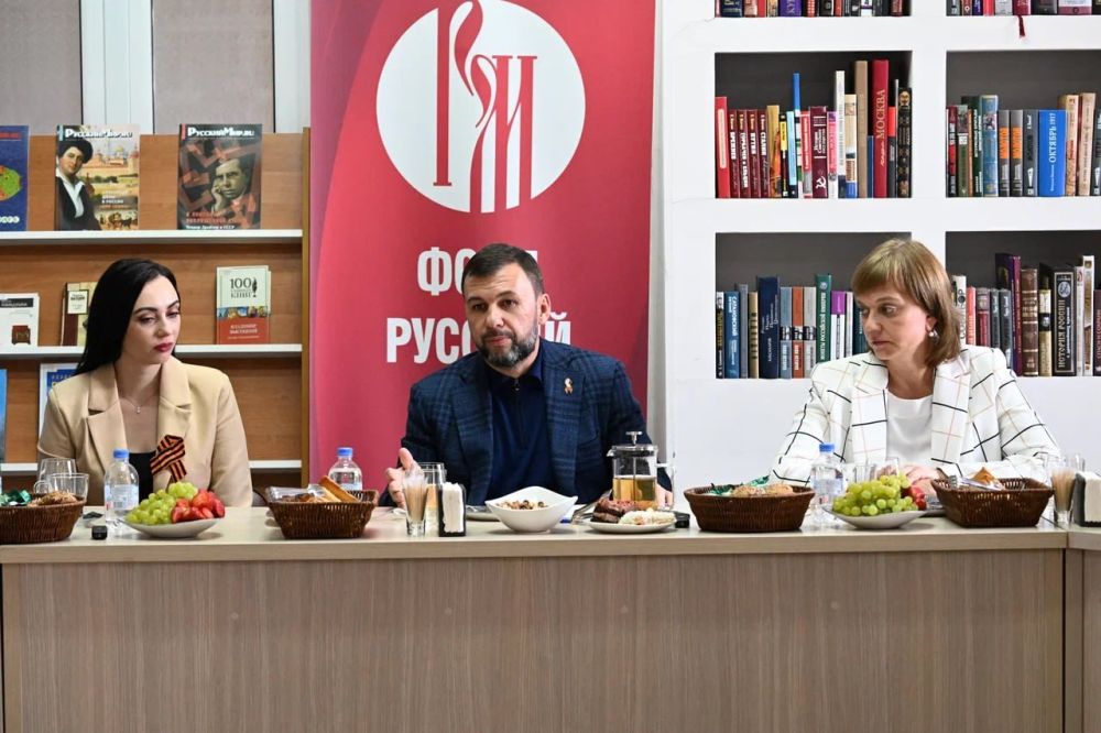 Виктория Мельникова: В День работника СМИ и полиграфии почаёвничали с Главой ДНР Виктория Мельникова: В День работника СМИ и полиграфии почаёвничали с Главой ДНР