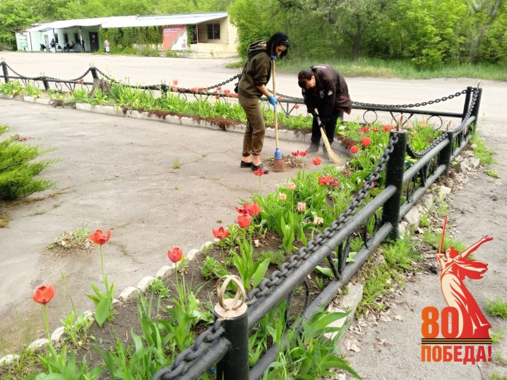Благоустройство памятных мест в Калининском внутригородском районе города Горловка продолжается Благоустройство памятных мест в Калининском внутригородском районе города Горловка продолжается
