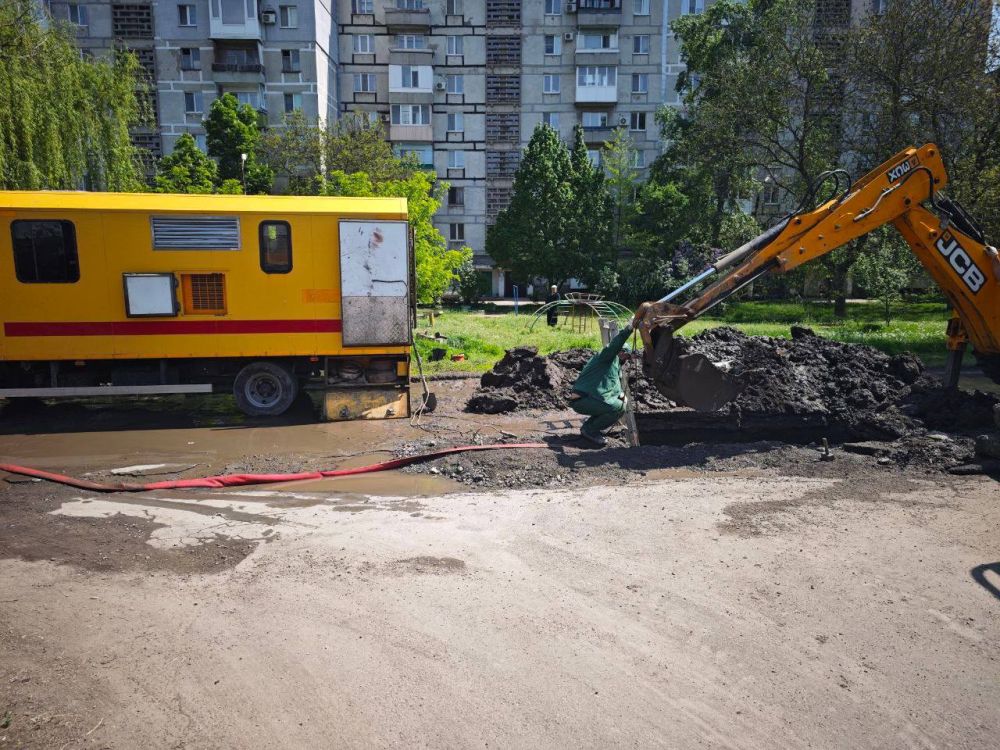 Сегодня, 6 мая, сотрудниками ГУП ДНР "Вода Донбасса" совместно с подрядной организацией шеф-региона г. Москва, проводились аварийно-восстановительные работы на сетях водоснабжения на ул. Речная, 18, в Ленинском... Сегодня, 6 мая, сотрудниками ГУП ДНР "Вода Донбасса" совместно с подрядной организацией шеф-региона г. Москва, проводились аварийно-восстановительные работы на сетях водоснабжения на ул. Речная, 18, в Ленинском...