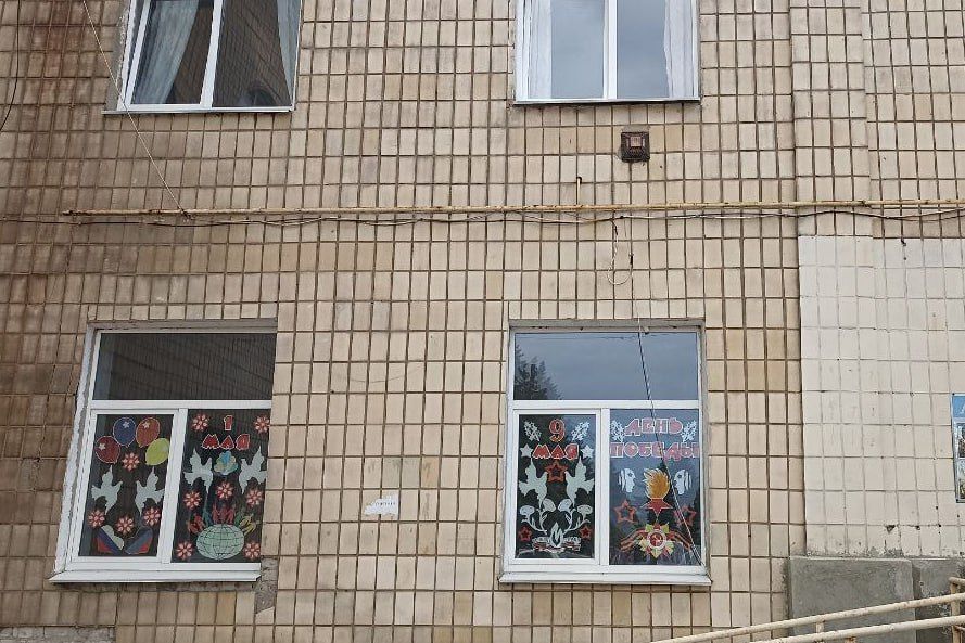 Кировчане украшают окна к 80-летию Победы в Великой Отечественной войне Кировчане украшают окна к 80-летию Победы в Великой Отечественной войне