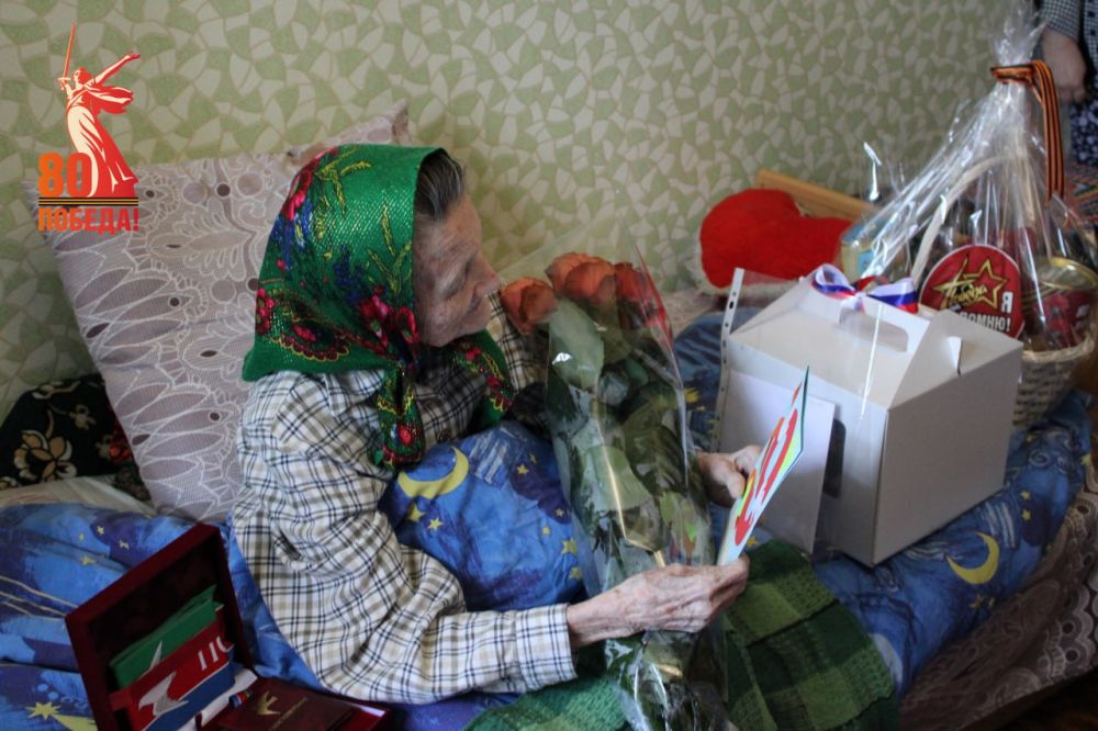 В канун 80-летнего юбилея Великой Победы звания Почетный гражданин города Горловки была удостоена ветеран Великой Отечественной войны Татьяна Стефановна Трофимова В канун 80-летнего юбилея Великой Победы звания Почетный гражданин города Горловки была удостоена ветеран Великой Отечественной войны Татьяна Стефановна Трофимова