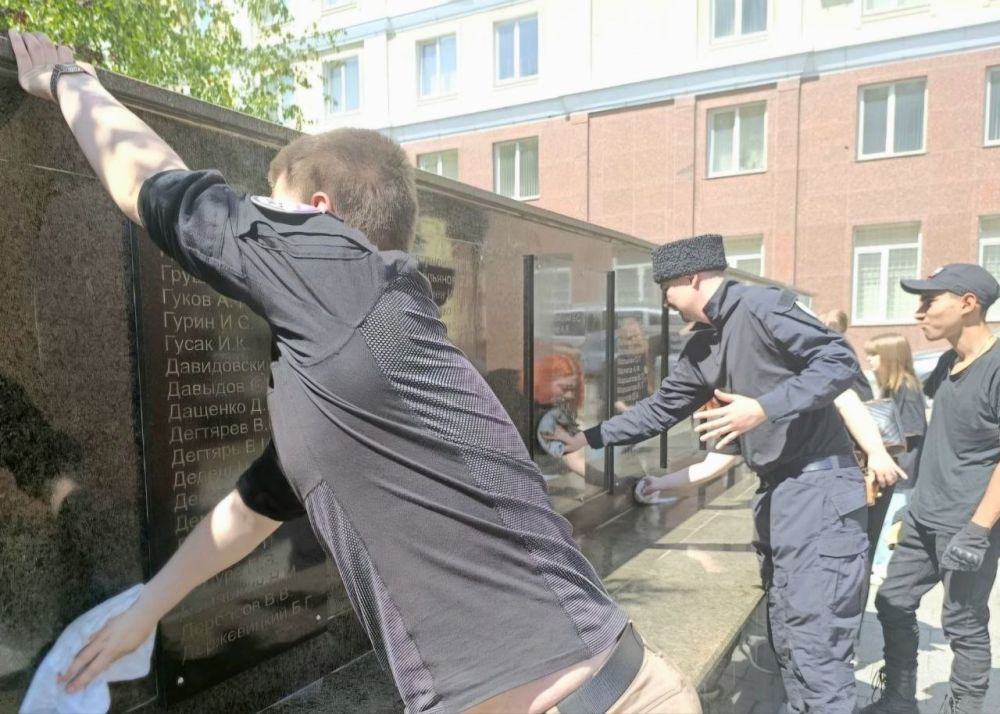 Иван Адамец: В Куйбышевском районе прошла акция «Чистый обелиск» Иван Адамец: В Куйбышевском районе прошла акция «Чистый обелиск»