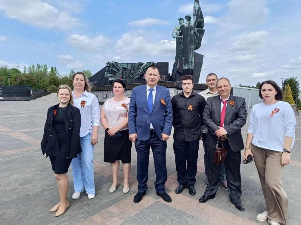 Сотрудники Юго-Западной межрегиональной территориальной государственной инспекции труда с гордостью присоединились ко Всероссийской акции «Георгиевская ленточка», почтив память героев, отдавших свои жизни в борьбе с фашизмом Сотрудники Юго-Западной межрегиональной территориальной государственной инспекции труда с гордостью присоединились ко Всероссийской акции «Георгиевская ленточка», почтив память героев, отдавших свои жизни в борьбе с фашизмом