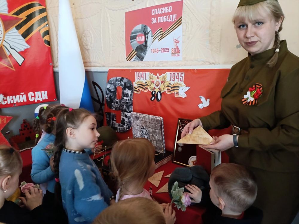 Час фронтовой поэзии «Стихи, рожденные войной» Час фронтовой поэзии «Стихи, рожденные войной»