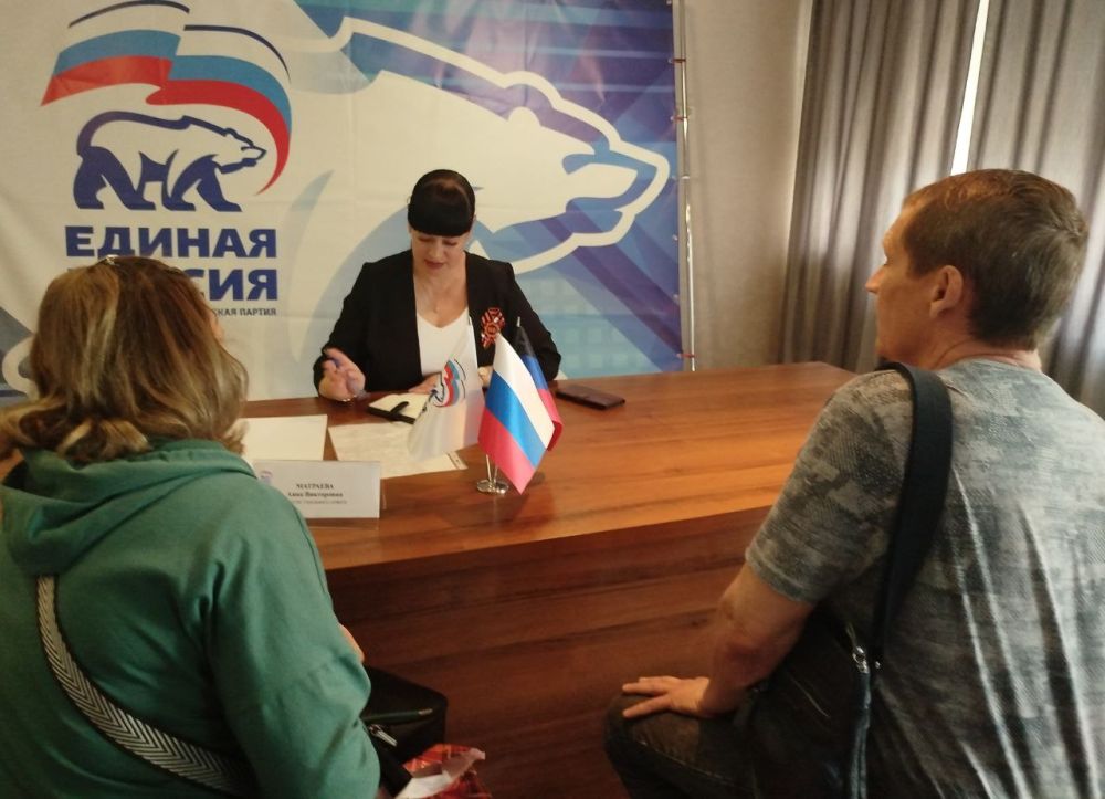Состоялся прием граждан. Сегодня, 6 мая, в общественной приёмной Партии «Единая Россия» города Тореза депутат Торезского городского совета Матраева Анна Викторовна провела прием граждан Состоялся прием граждан. Сегодня, 6 мая, в общественной приёмной Партии «Единая Россия» города Тореза депутат Торезского городского совета Матраева Анна Викторовна провела прием граждан