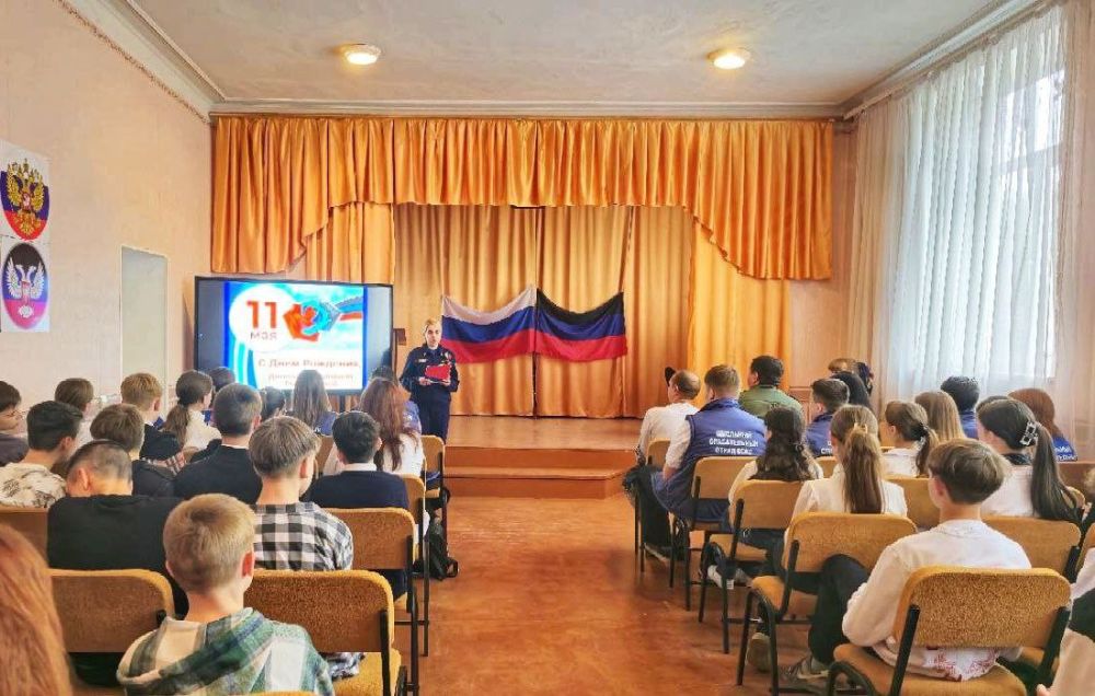 В Харцызской школе №2 прошёл урок мужества, организованный добровольцами Донецкого РО ВСКС В Харцызской школе №2 прошёл урок мужества, организованный добровольцами Донецкого РО ВСКС
