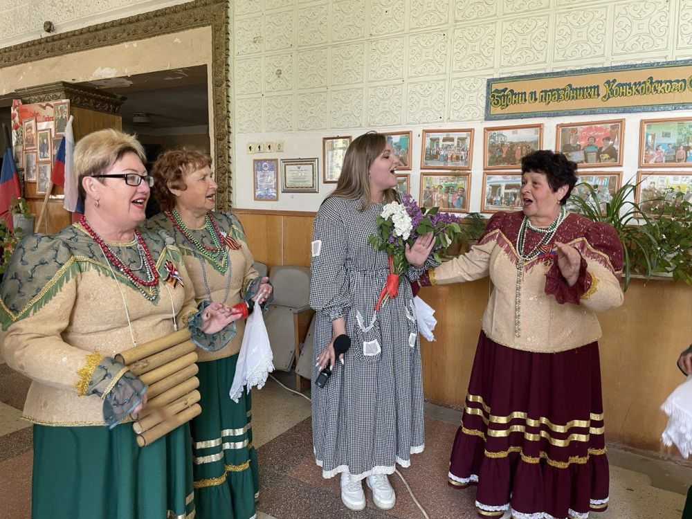 Сегодня Коньковский сельский дом культуры совместно с библиотекой и народным ансамблем "Станишники" встречали гостей с Первого Республиканского телеканала Сегодня Коньковский сельский дом культуры совместно с библиотекой и народным ансамблем "Станишники" встречали гостей с Первого Республиканского телеканала