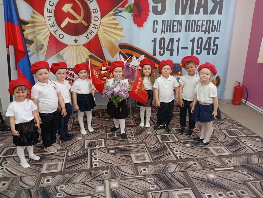 В преддверии празднования 80–ой годовщины со Дня Победы в ГКДОУ «Ялтинский детский сад «Красная шапочка» прошли торжественные утренники, посвящённые этой памятной дате В преддверии празднования 80–ой годовщины со Дня Победы в ГКДОУ «Ялтинский детский сад «Красная шапочка» прошли торжественные утренники, посвящённые этой памятной дате