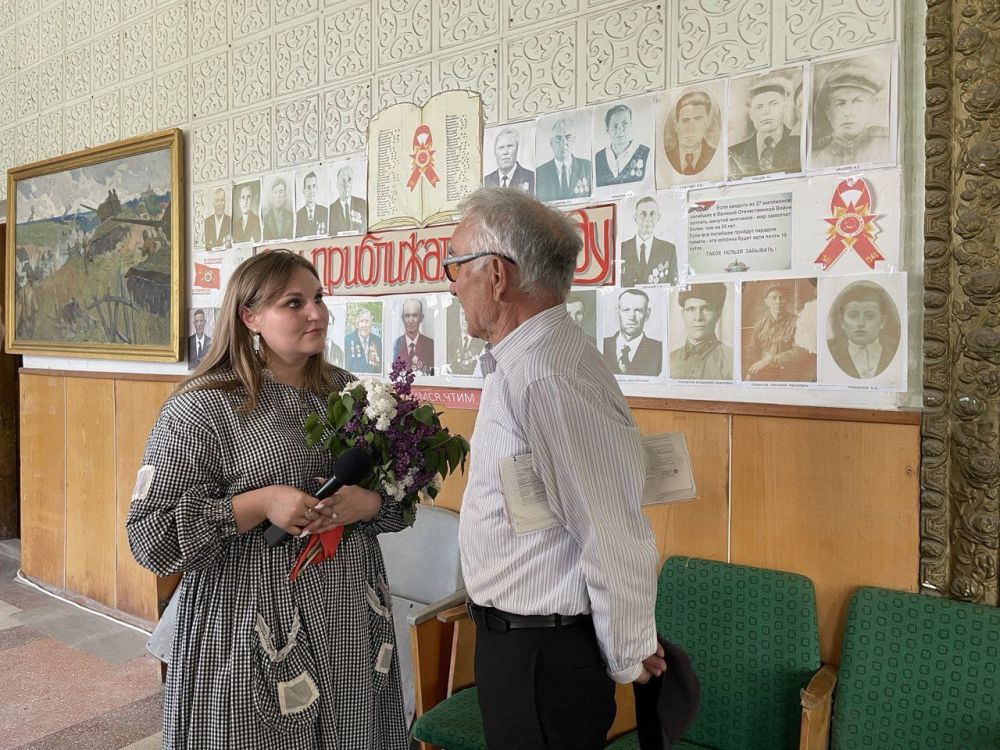 Сегодня Коньковский сельский дом культуры совместно с библиотекой и народным ансамблем "Станишники" встречали гостей с Первого Республиканского телеканала Сегодня Коньковский сельский дом культуры совместно с библиотекой и народным ансамблем "Станишники" встречали гостей с Первого Республиканского телеканала