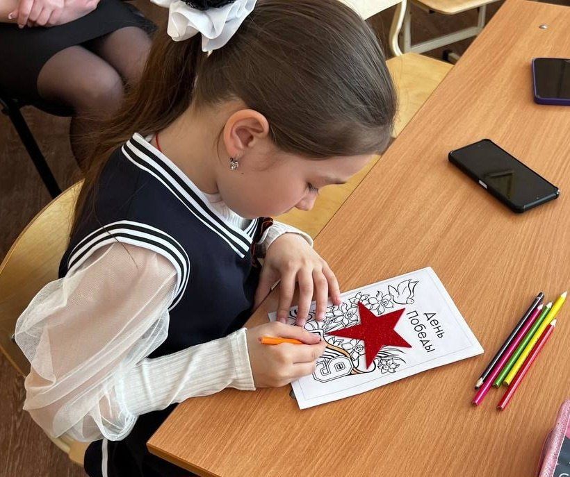 В преддверии Дня Победы существует хорошая традиция поздравлять ветеранов Великой Отечественной войны праздничными открытками и цветами В преддверии Дня Победы существует хорошая традиция поздравлять ветеранов Великой Отечественной войны праздничными открытками и цветами