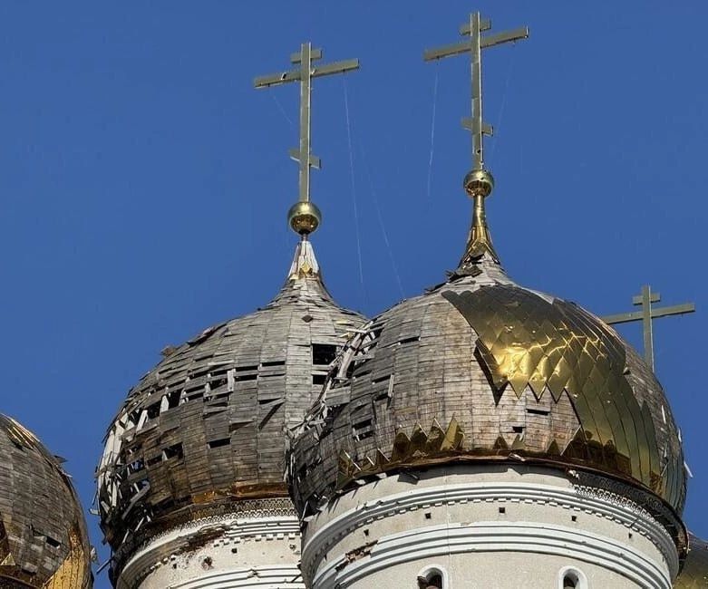 В Свято-Успенском Николо-Васильевском монастыре после долгих лет разрушений и обстрелов снова звучат молитвы В Свято-Успенском Николо-Васильевском монастыре после долгих лет разрушений и обстрелов снова звучат молитвы