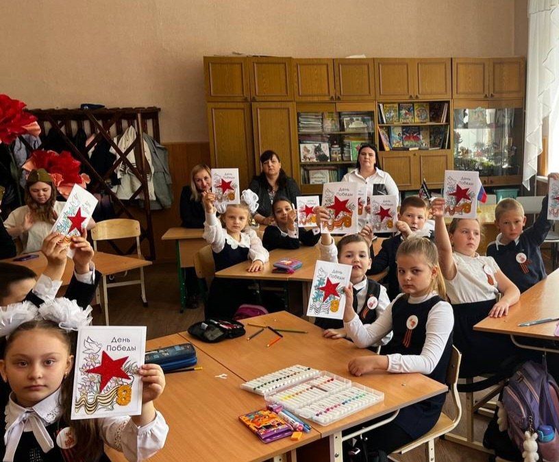 В преддверии Дня Победы существует хорошая традиция поздравлять ветеранов Великой Отечественной войны праздничными открытками и цветами В преддверии Дня Победы существует хорошая традиция поздравлять ветеранов Великой Отечественной войны праздничными открытками и цветами