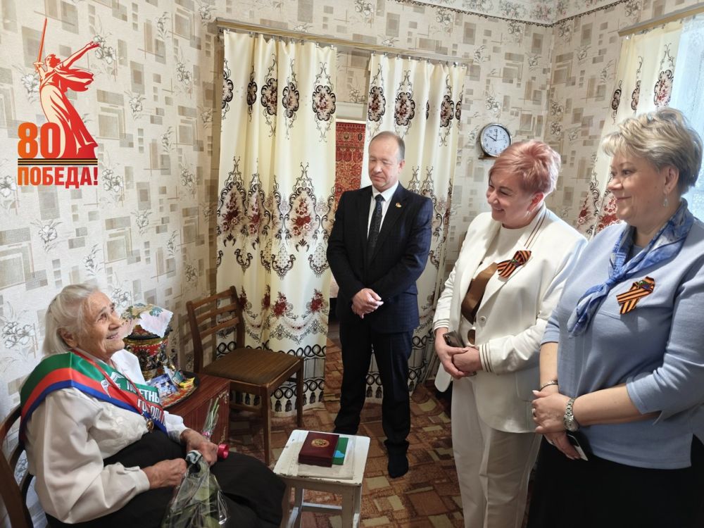 Роман Конев: Жива еще в потомках память, Тех героических времен – Советским труженикам тыла Низкий наш земной поклон! Роман Конев: Жива еще в потомках память, Тех героических времен – Советским труженикам тыла Низкий наш земной поклон!