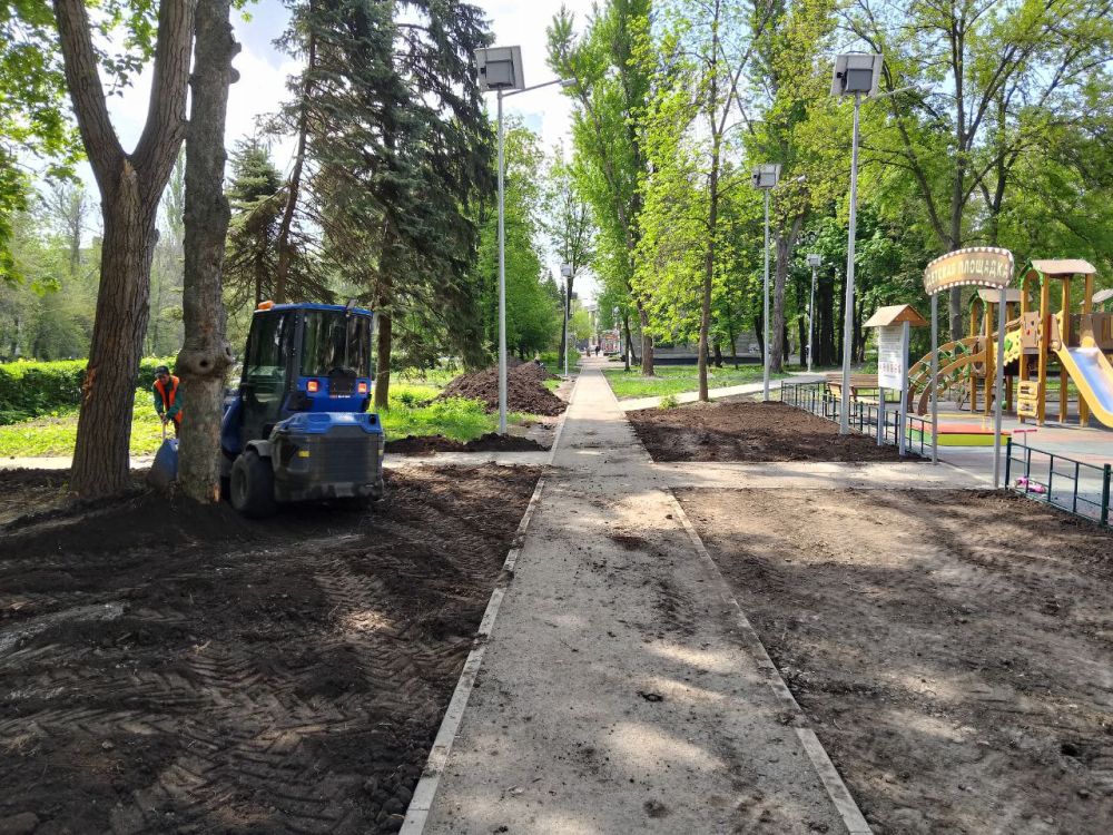 В Кировском внутригородском районе продолжаются работы по благоустройству территории В Кировском внутригородском районе продолжаются работы по благоустройству территории