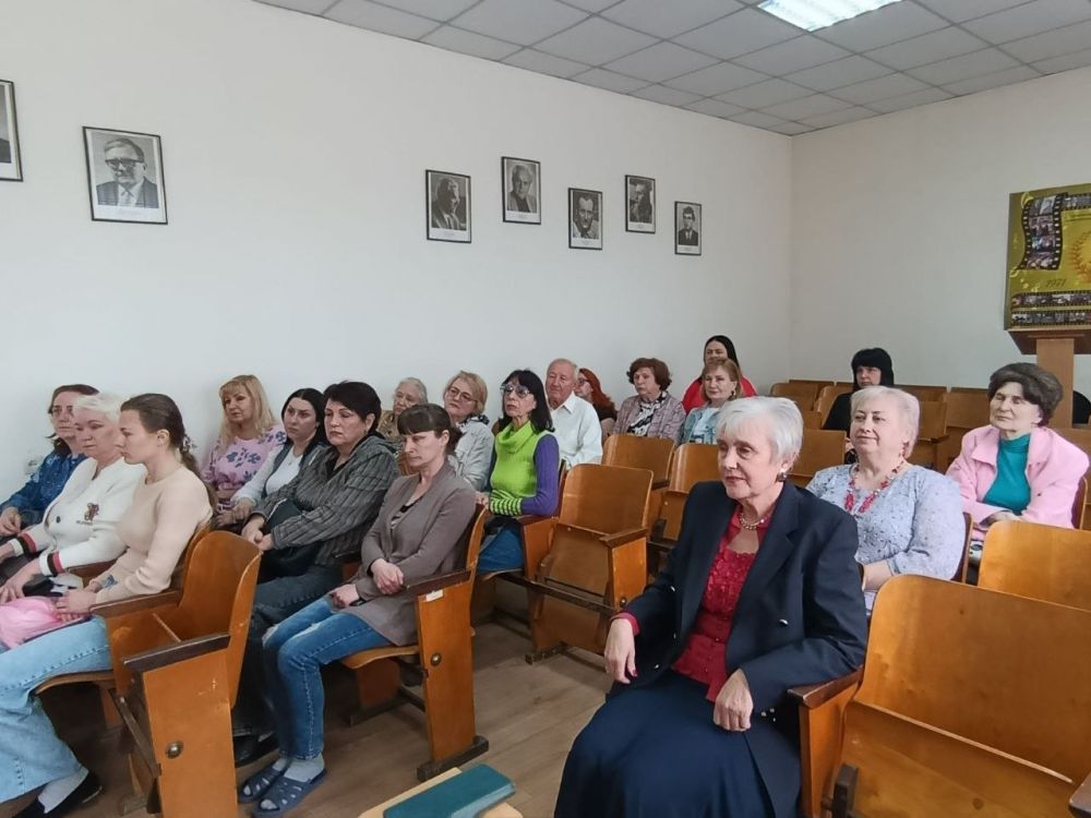 Иван Адамец: Заместитель руководителя Управы Куйбышевского внутригородского района Елена Строганова провела встречу с трудовым коллективом МБУ ДО "Школа искусств № 8 г. Донецк" Иван Адамец: Заместитель руководителя Управы Куйбышевского внутригородского района Елена Строганова провела встречу с трудовым коллективом МБУ ДО "Школа искусств № 8 г. Донецк"