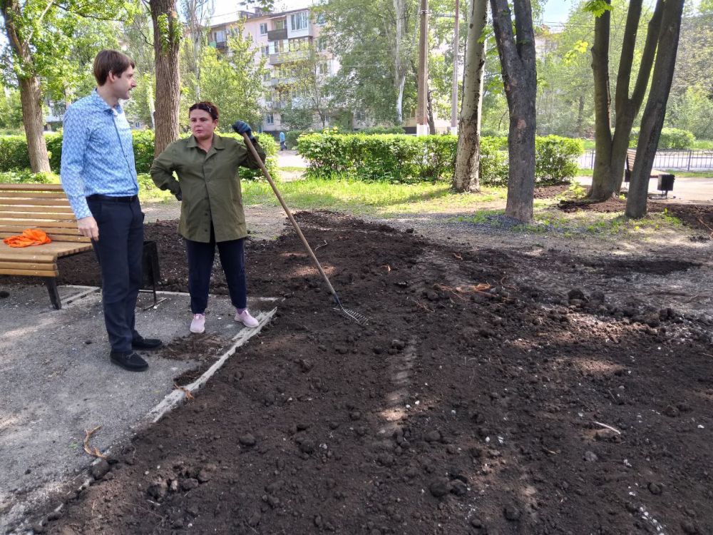 В Кировском внутригородском районе продолжаются работы по благоустройству территории В Кировском внутригородском районе продолжаются работы по благоустройству территории