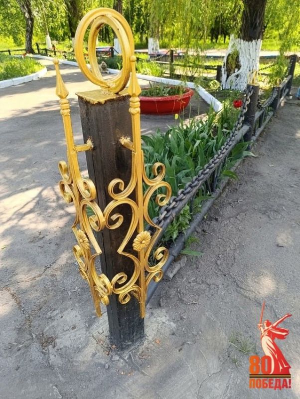 Благоустройство памятных мест в Калининском внутригородском районе города Горловка продолжается Благоустройство памятных мест в Калининском внутригородском районе города Горловка продолжается